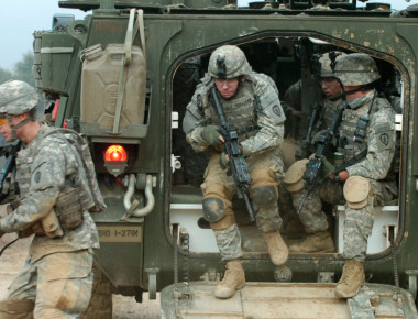 Βίντεο: Στρατιώτες των ΗΠΑ προσπαθούν να εκτελέσουν απλές ασκήσεις υπό την επήρεια της ναρκωτικής ουσίας